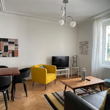 Appartement Luna Avec Parking Couvert Prive Le Locle Kültér fotó