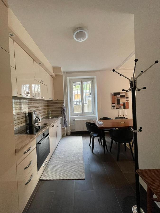Appartement Luna Avec Parking Couvert Prive Le Locle Kültér fotó