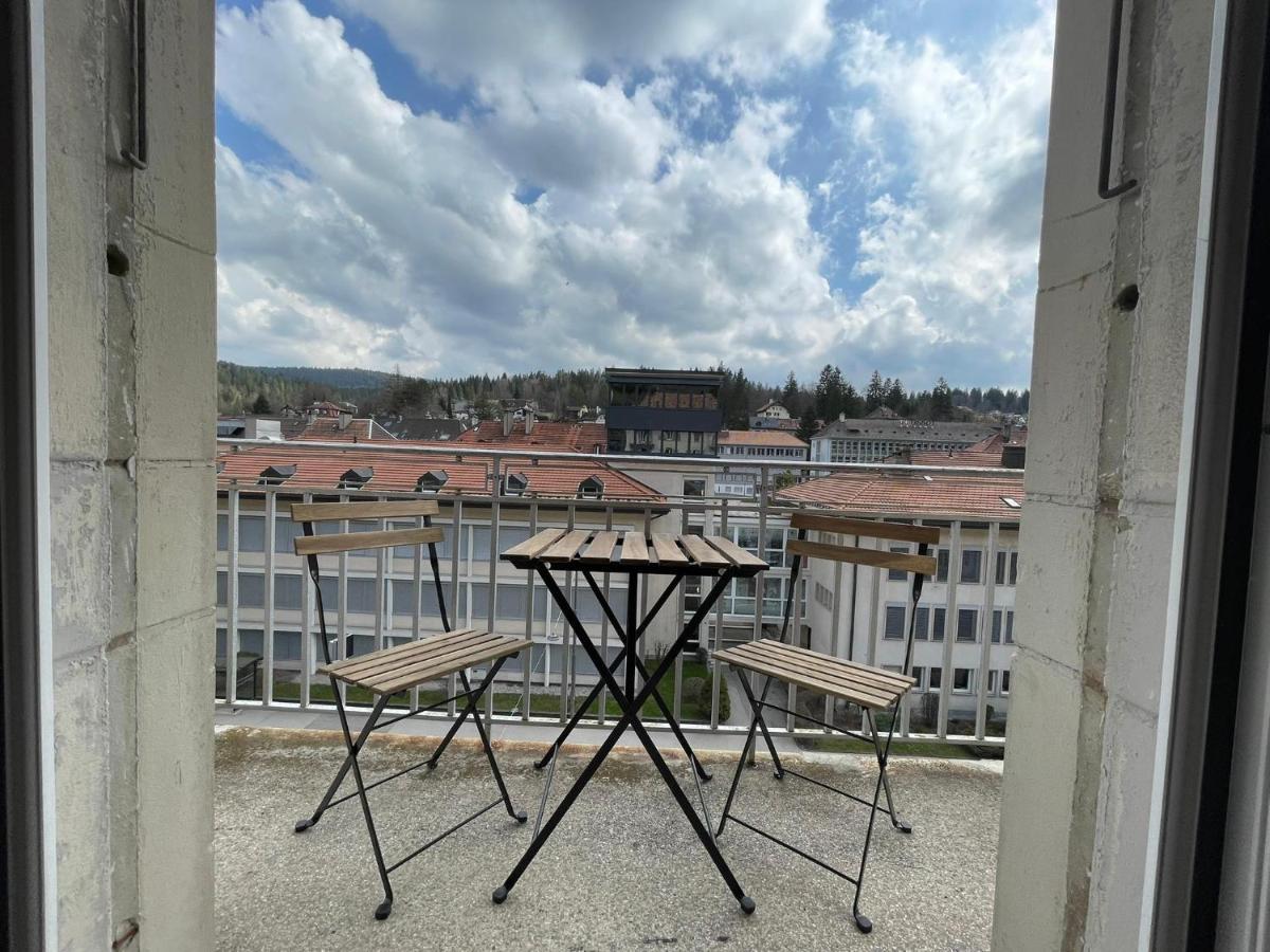 Appartement Luna Avec Parking Couvert Prive Le Locle Kültér fotó