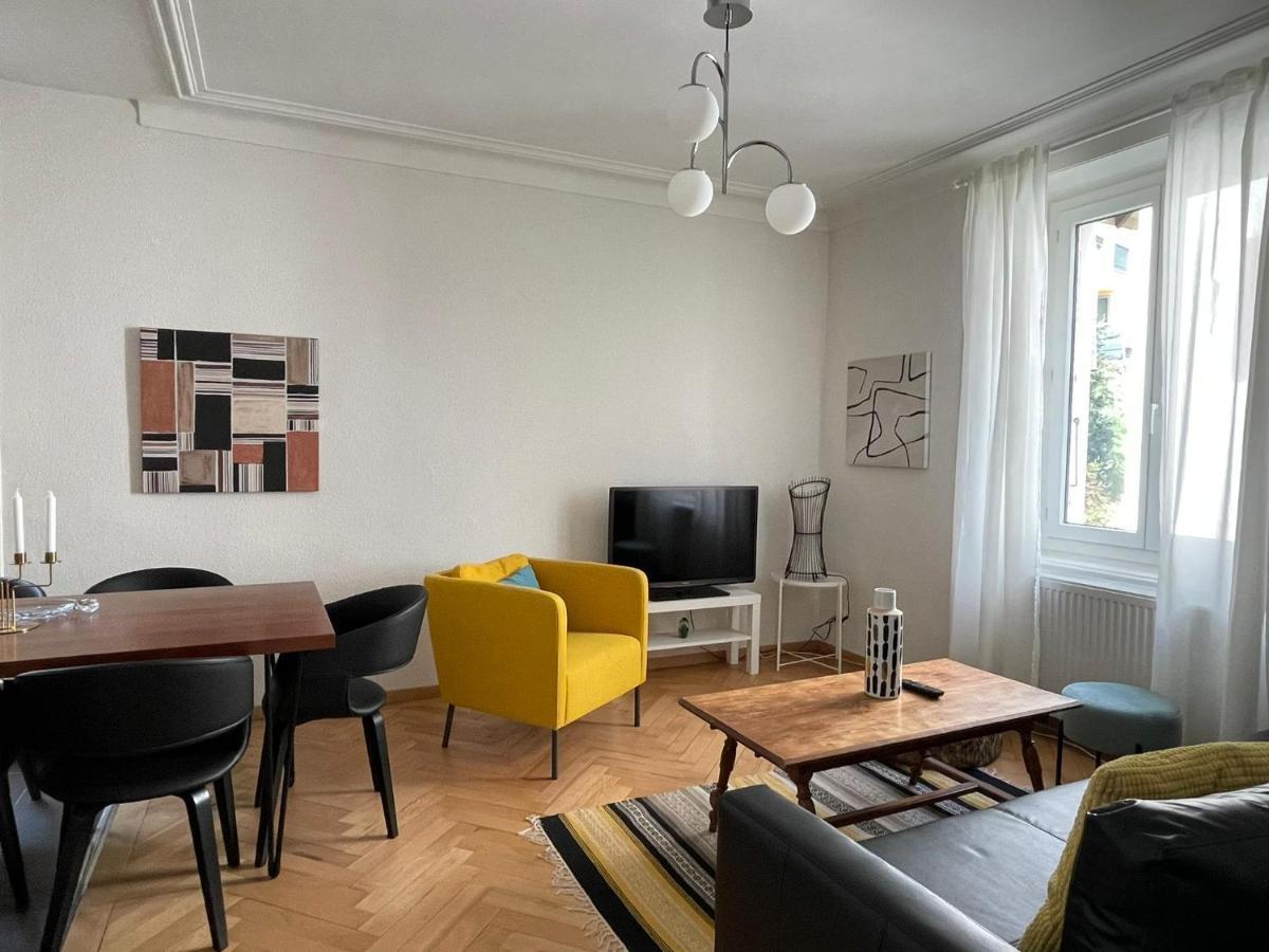 Appartement Luna Avec Parking Couvert Prive Le Locle Kültér fotó