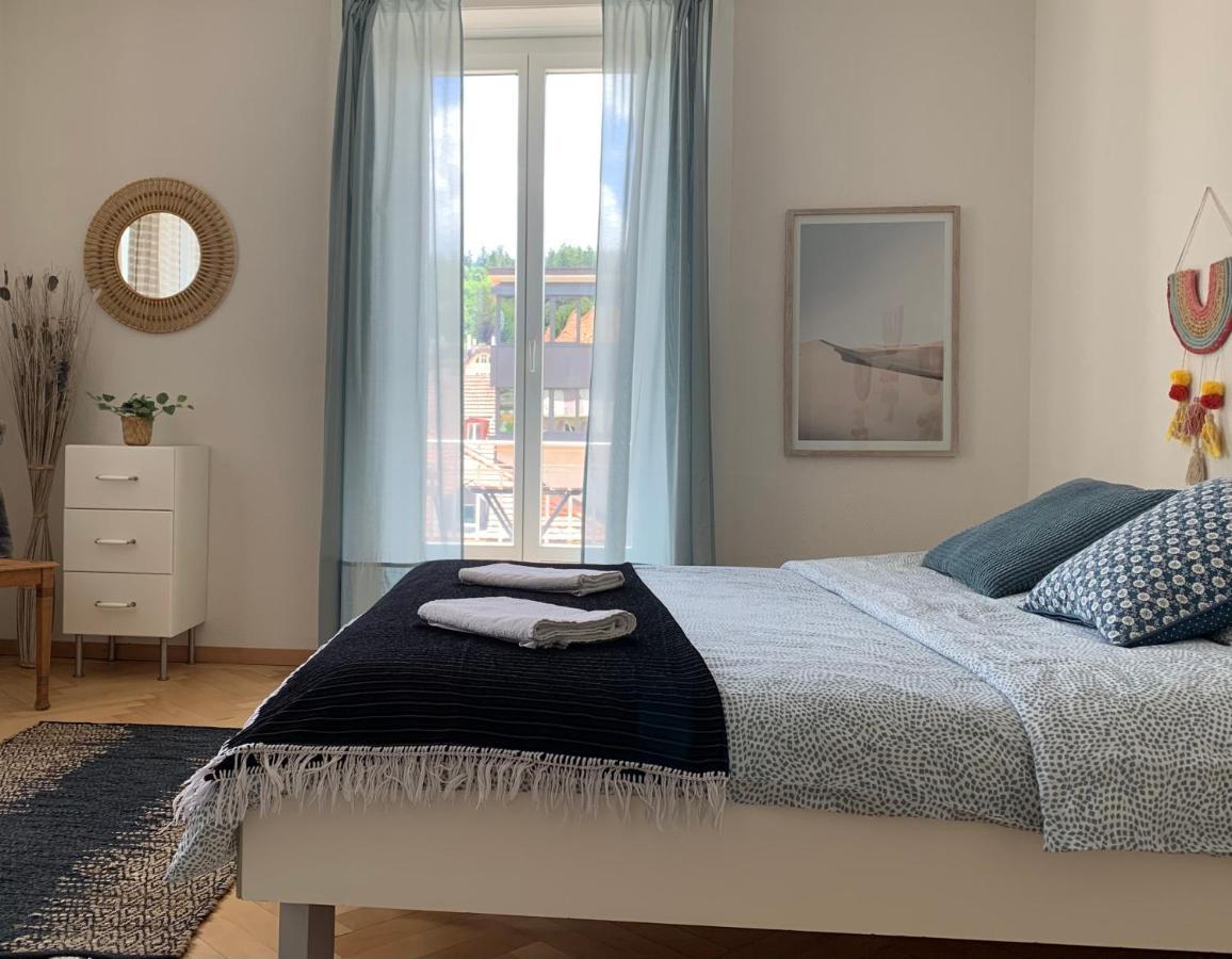 Appartement Luna Avec Parking Couvert Prive Le Locle Kültér fotó